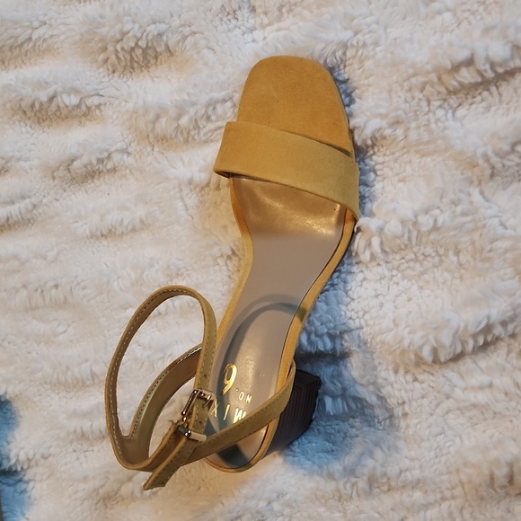 Heels - Picture 2 of 5